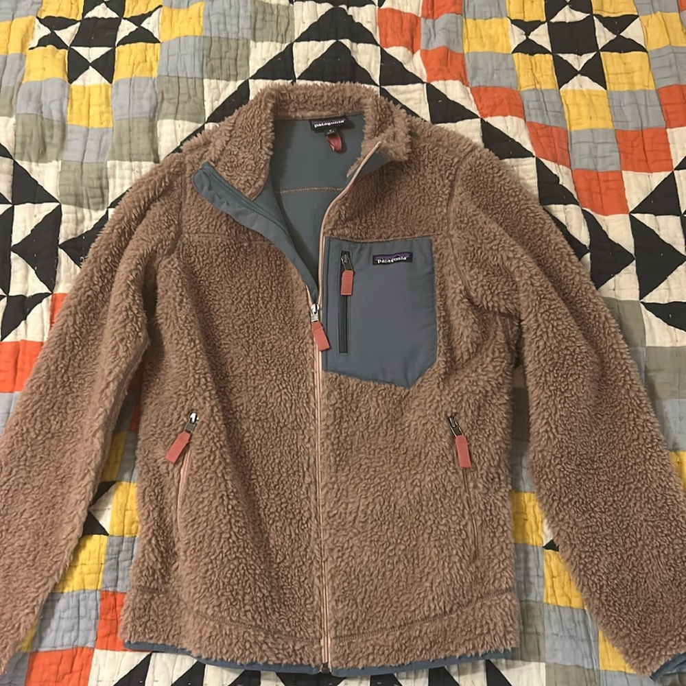 Worn 1 time patagonia jacket. Blush toned fleece